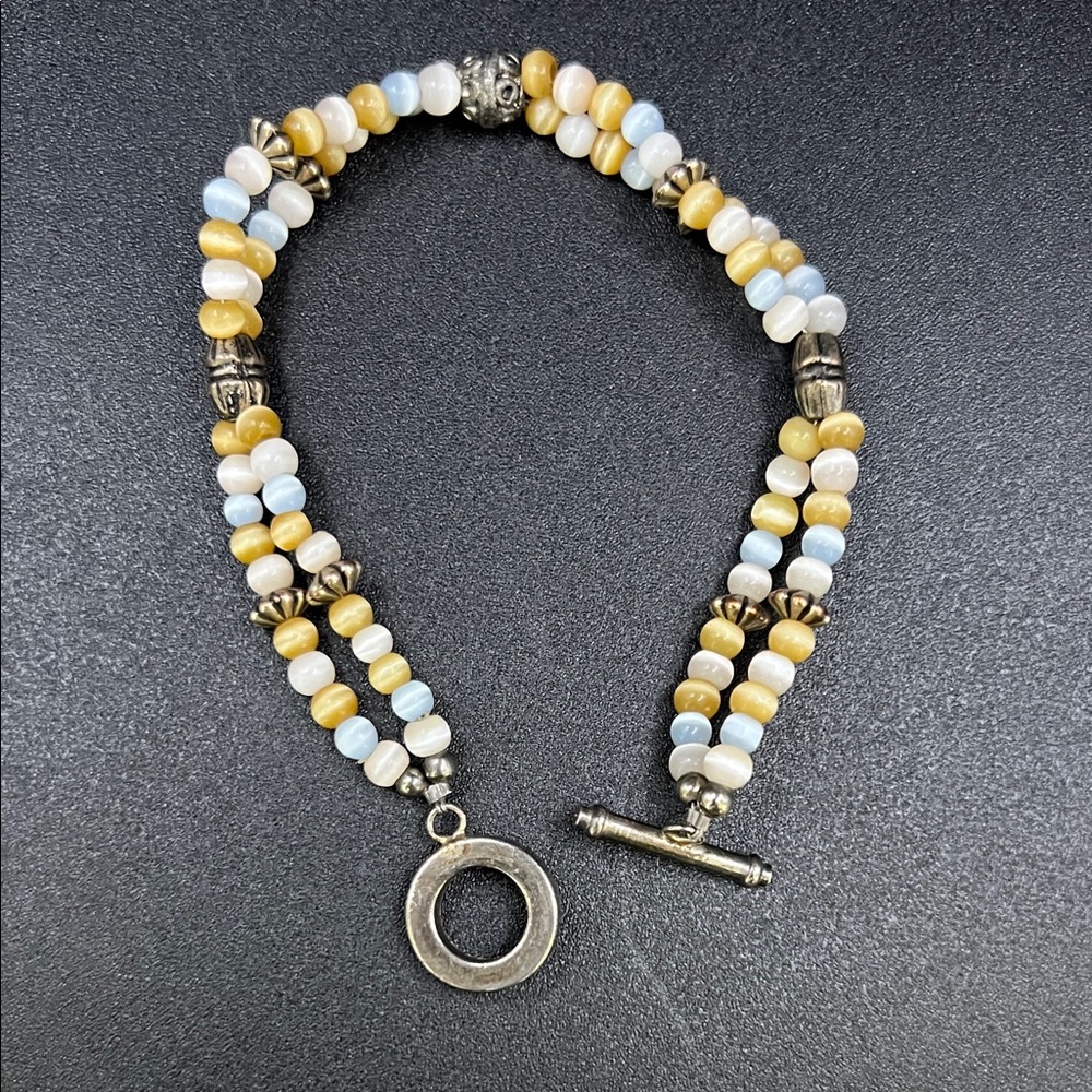 Beaded 8” Toggle Bracelet in Cream & Light Blue Cat’s Eye